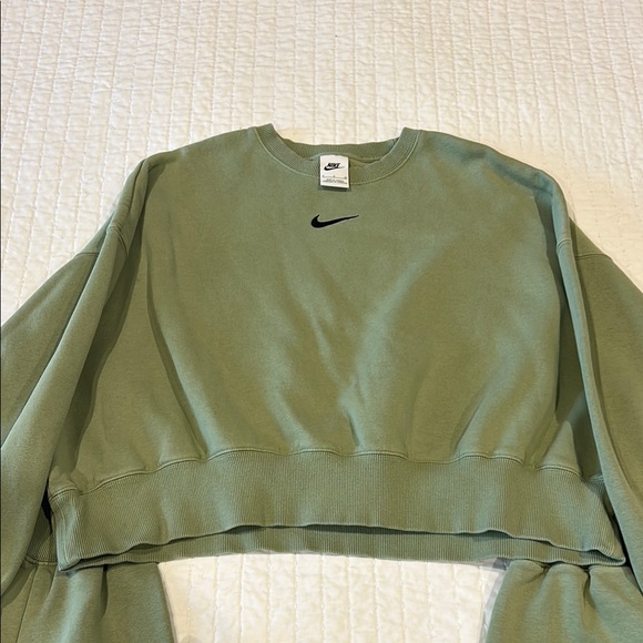 Nike Women Phoenix Fleece Crop Sweatshirt and Joggers - Picture 3 of 5